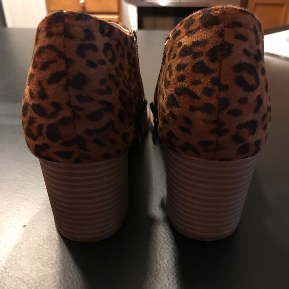 Brand New Leopard Peep Toe Heel Booties 5 1/2 - Picture 3 of 4